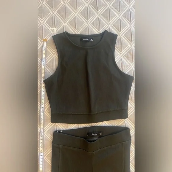 Bershka Olive Stretch Set size S bottoms and M top - Picture 4 of 8
